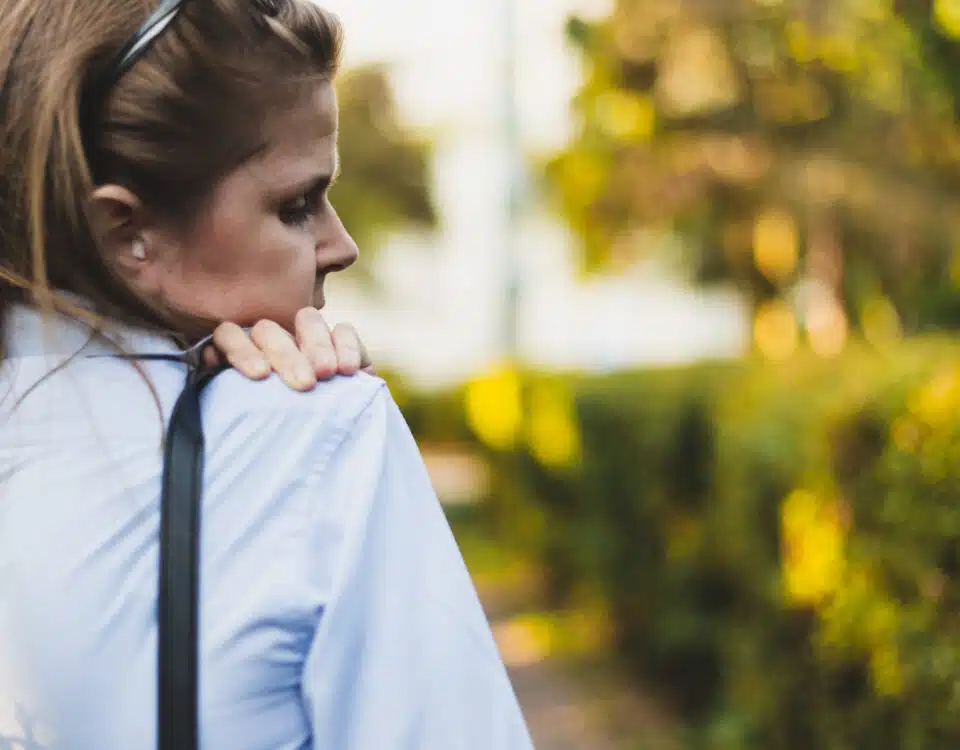 everyday-habits-that-may-be-causing-your-back-pain
