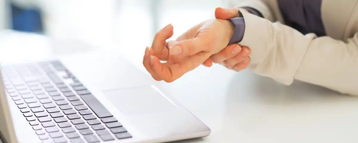 hand-and-wrist-pain-is-more-common-in-this-generation
