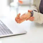 hand-and-wrist-pain-is-more-common-in-this-generation
