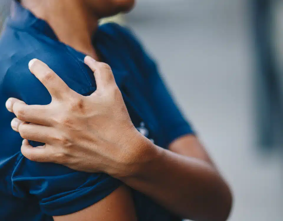 is-your-shoulder-hurting-see-your-chiropractor-to-help-relieve-your-pain