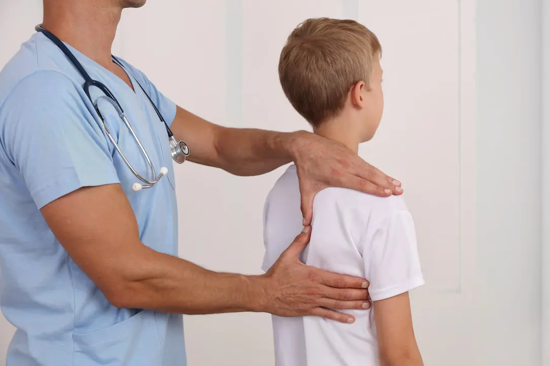 signs-of-scoliosis-in-children