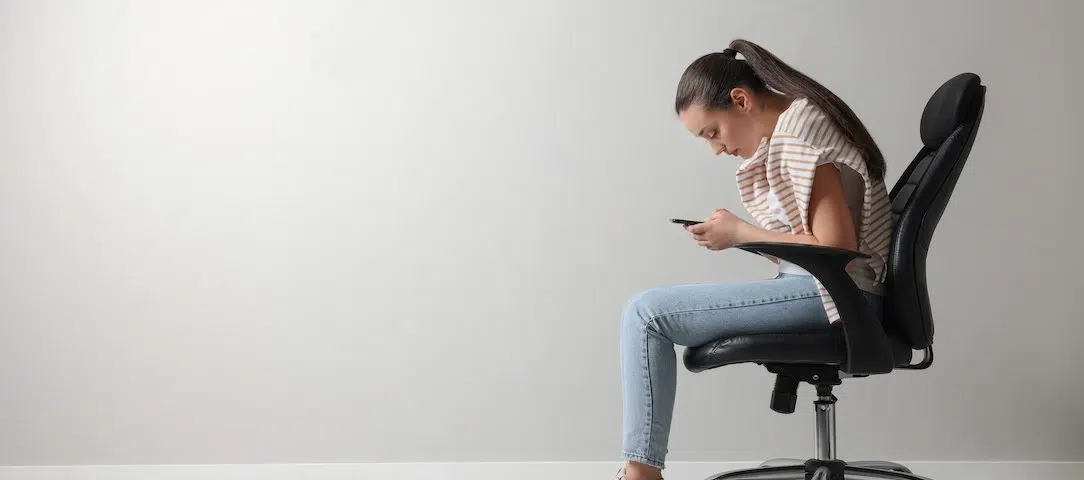text-neck-how-your-phone-can-cause-neck-pain